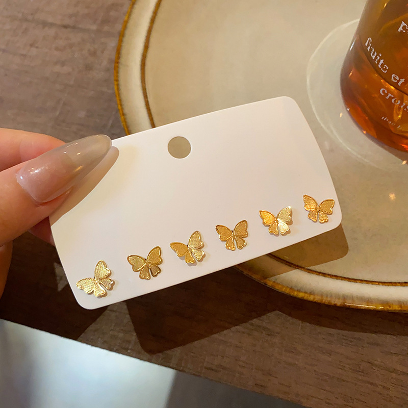 European and American ins style golden butterfly stud earrings for women, a light luxury, niche and high-end three-piece set of earrings, a best-selling ear accessory Specification drawing