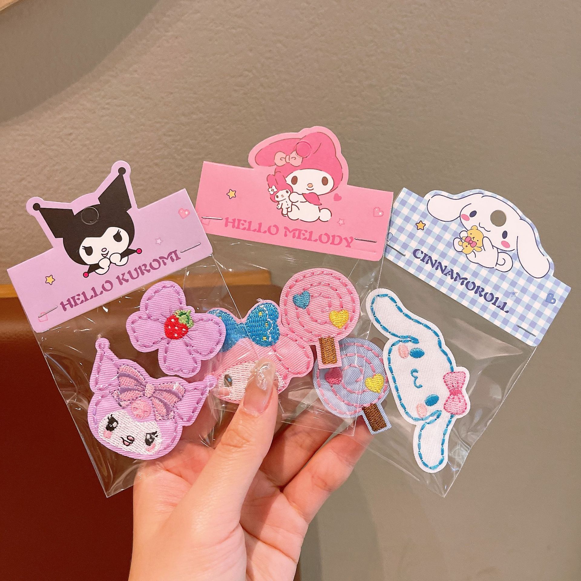Cartoon Kulomi posted a cute children's hair-trimming tool, a girl's forehead bangs Velcro hairpin without a trace details Picture