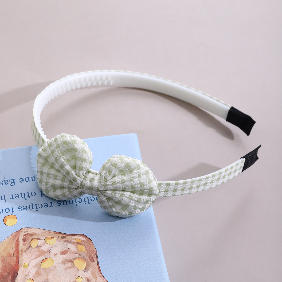 Summer princess fabric bow headband for children, new cute anti-slip flower-shaped hair clips for girls Application Scenario