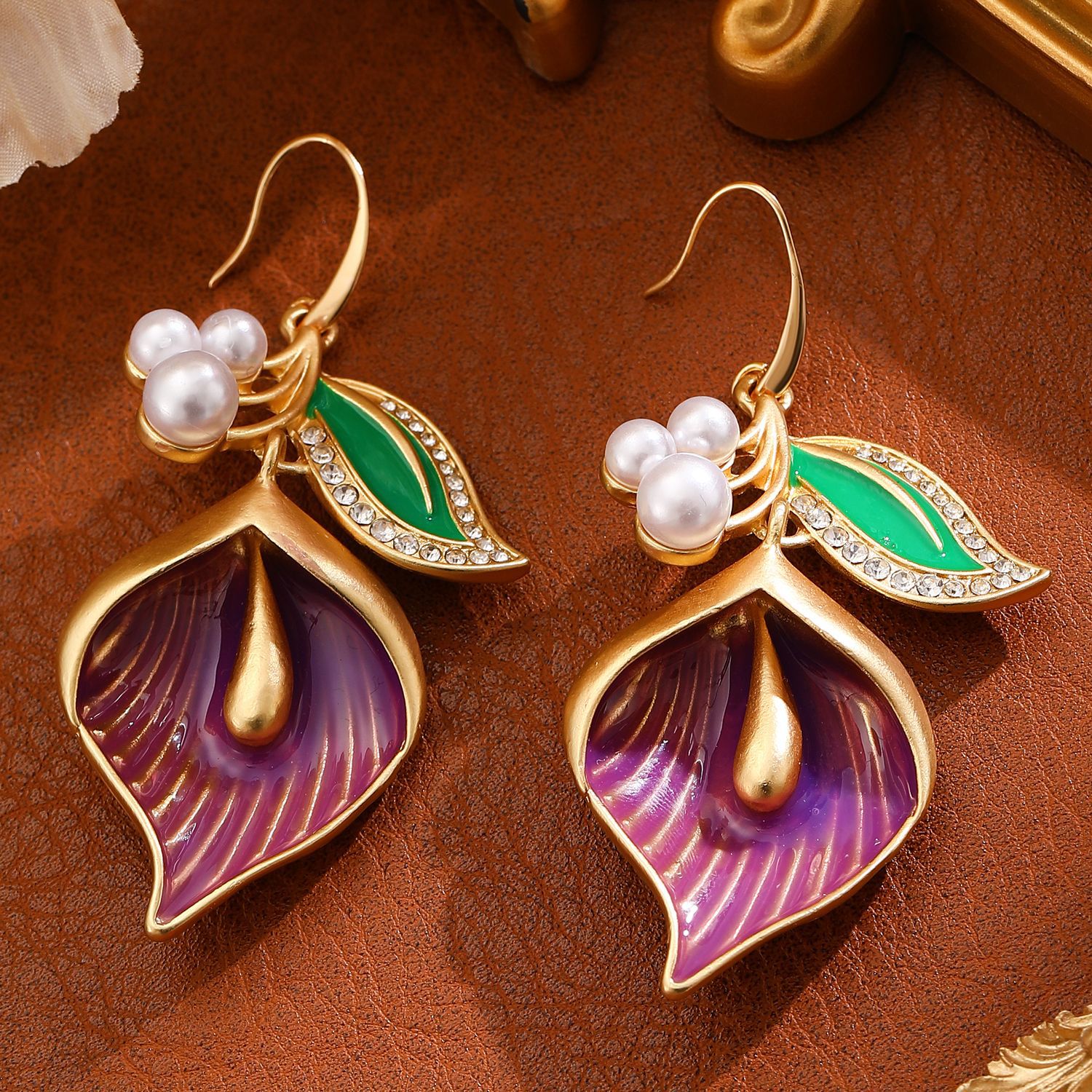 European and American fashion pearl calla lily flower earrings, enamel drop glaze, light luxury and high-end earrings, women's medieval court details Picture