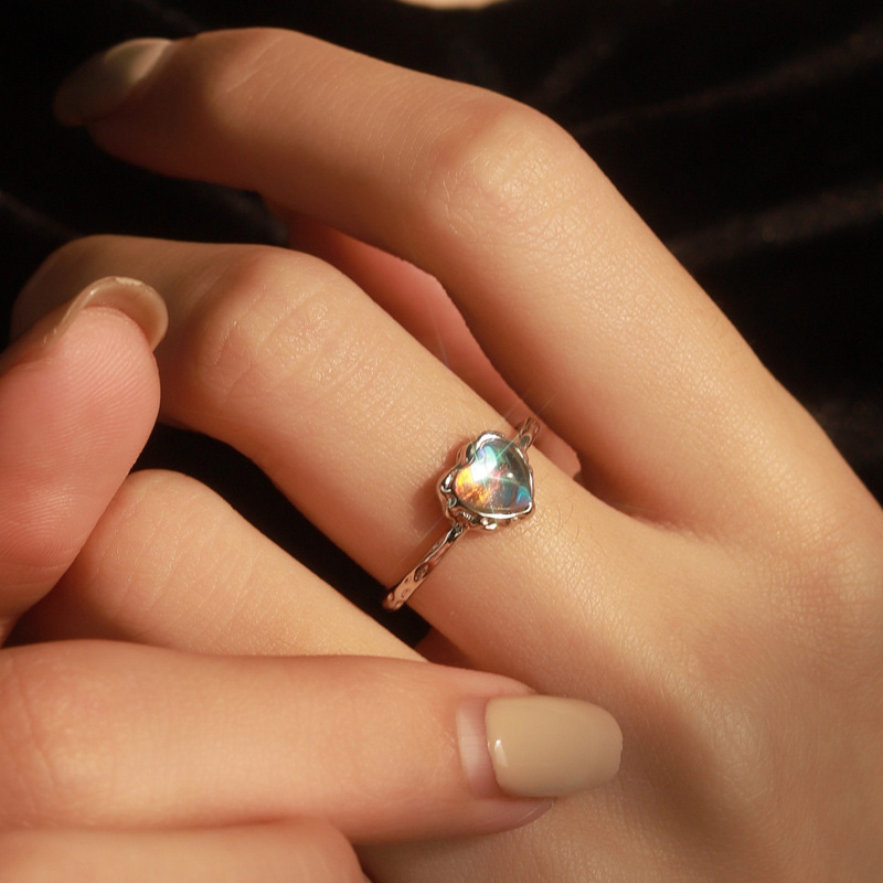 This is a simple open-top moonstone ring with a touch of elegance and charm from Japan and South Korea. It is a high-end and cold style personalized ring for women on Instagram Application Scenario