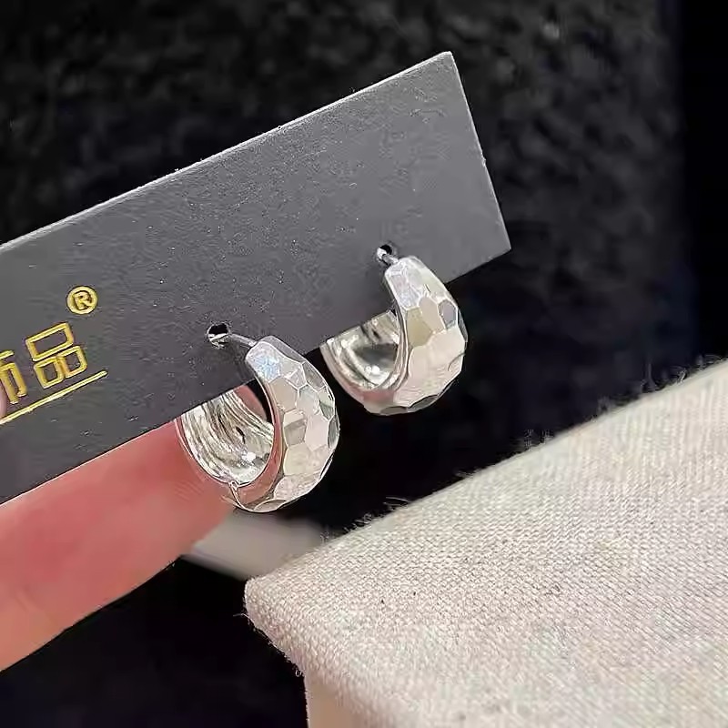 Silver sparkling water drop ear buckles, a light luxury and niche design for women, diamond-shaped ring earrings, fashionable and cold style earrings Application Scenario