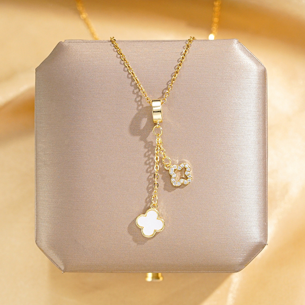 A versatile silver tassel double pendant four-leaf flower necklace for women, a niche, light luxury and exquisite collarbone chain accessory wholesale Application Scenario
