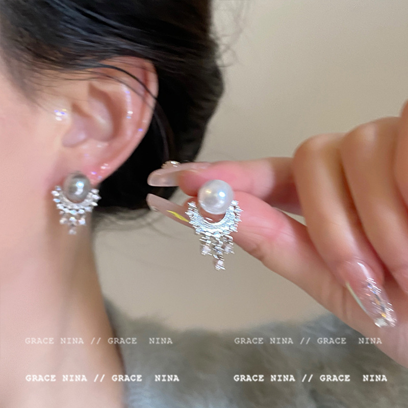 Super ethereal and exquisite zircon pearl earrings, versatile for women's charm, French tassel stud earrings, high-end women's earrings wholesale full figure