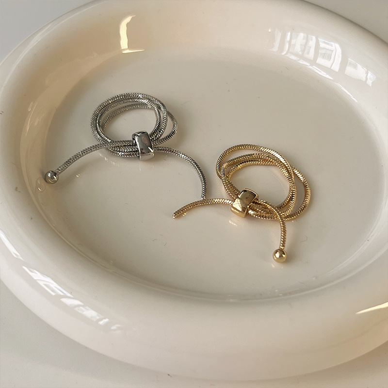 The pull-out snake bone ring exudes a French light luxury and high-end feel. It features a niche design with a simple and elegant metal adjustable ring Specification drawing