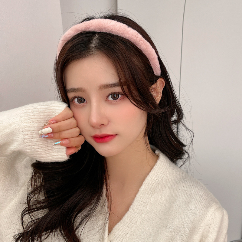 Wholesale of new autumn and winter faux rabbit hair bands, sweet and cute candy-colored headbands, furry hair clips, and popular online headwear details Picture