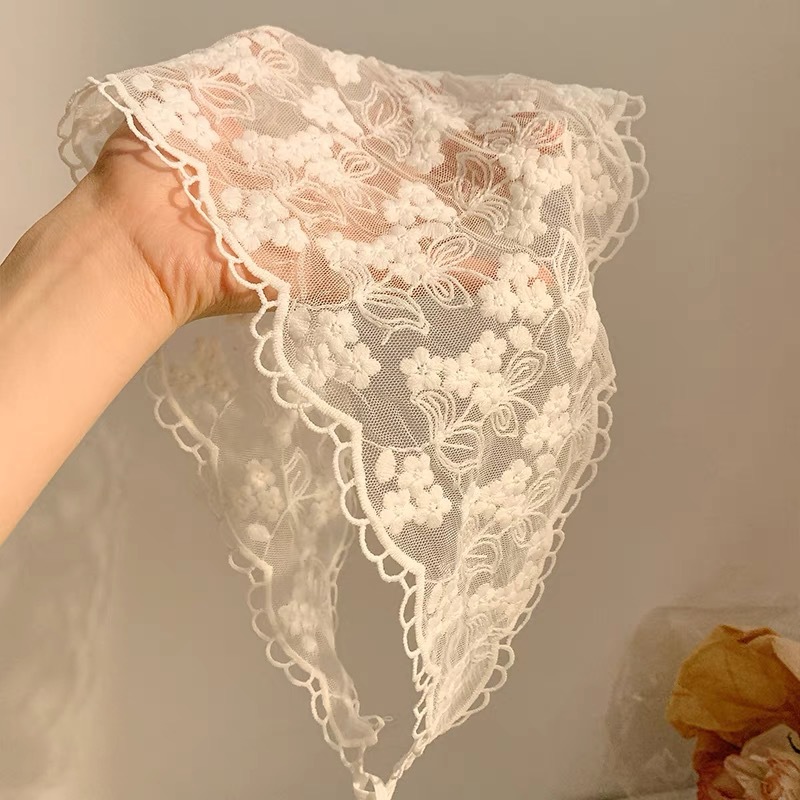 French white lace headscarf for women, triangular retro hair tie, country-style summer seaside 2025 new style details Picture