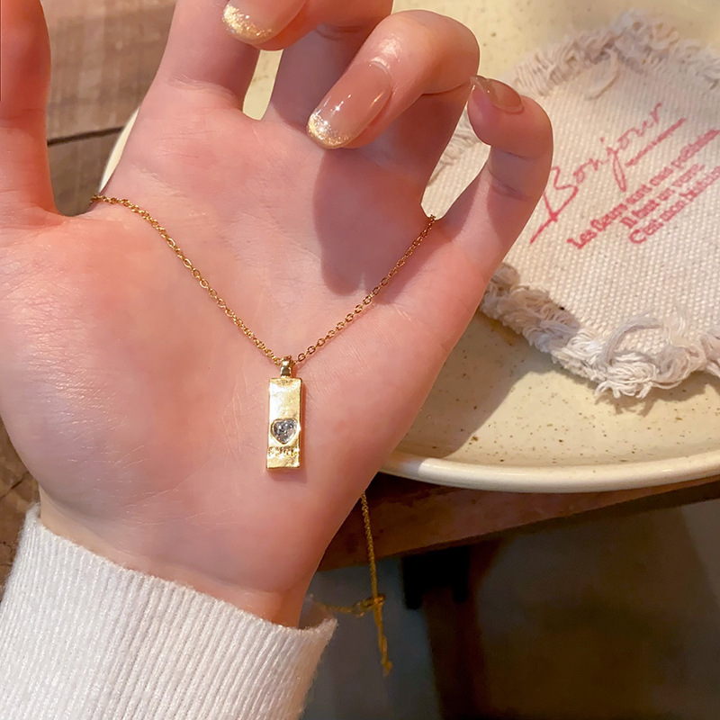 Light luxury and simple square tag titanium steel necklace, cold style, trendy and fashionable, exquisite zircon collarbone chain necklace accessory full figure