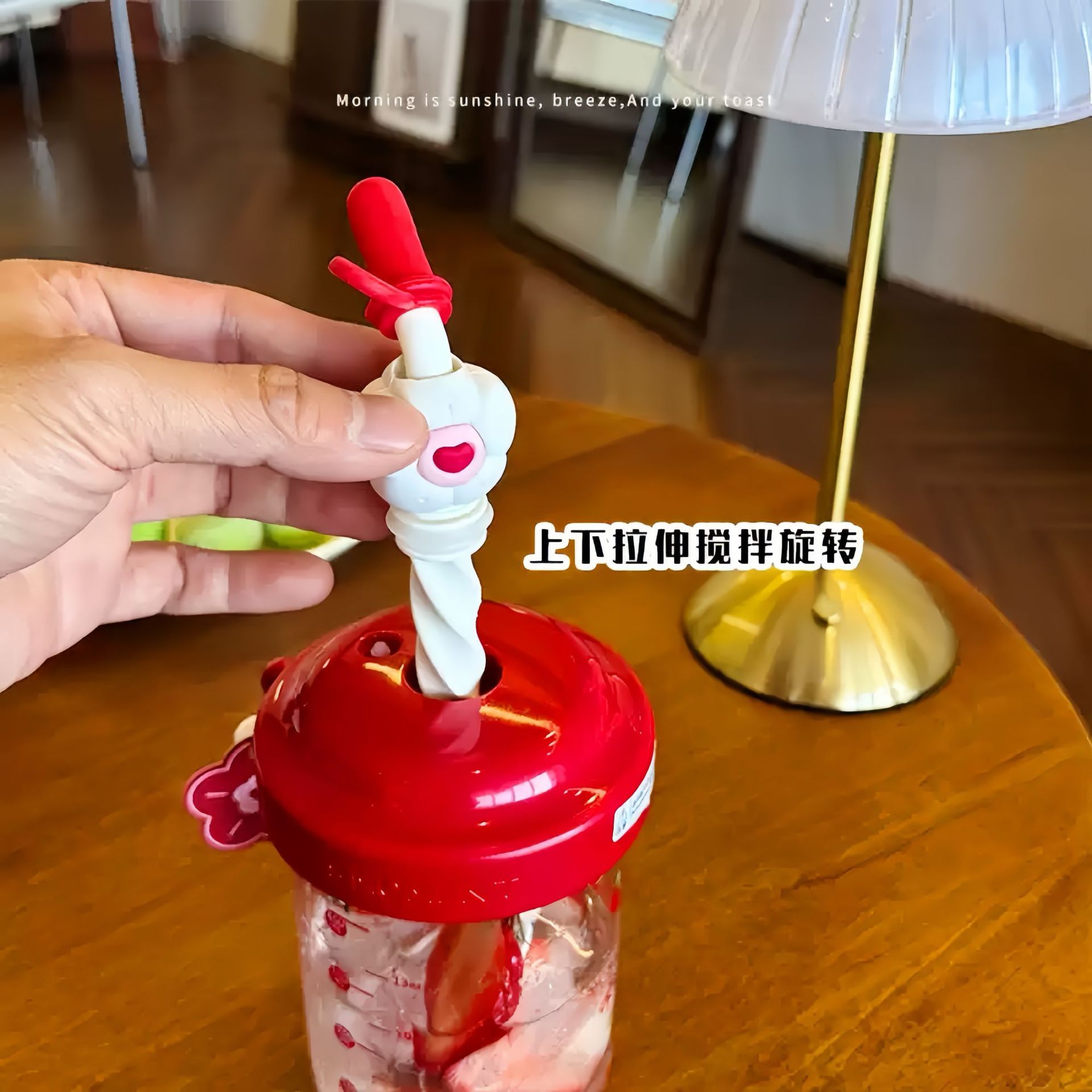 The new cute stirring water cup is compact and portable, with a straw cup and scale. It has a high level of appearance and is a shaker plastic cup Application Scenario