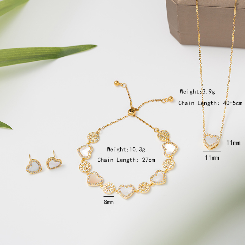 A simple and fashionable titanium steel necklace with genuine gold electroplating for women, a niche and light luxury heart-shaped wing, a popular collarbone chain, and a high-end accessory Application Scenario