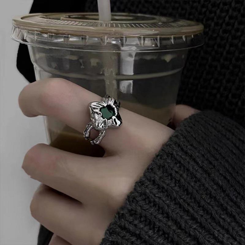 The new niche open-top ring exudes an exquisite atmosphere. It features an ins cold style, is simple and versatile, and exudes a sense of high-end sophistication. The ring is adjustable Specification drawing