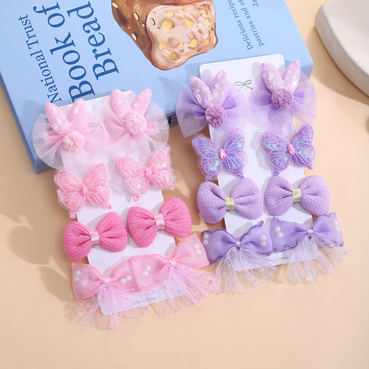 The children's hairpin is super cute with a bow. The baby fabric hairpin won't hurt the hair. The little girl's bangs side clip headwear details Picture