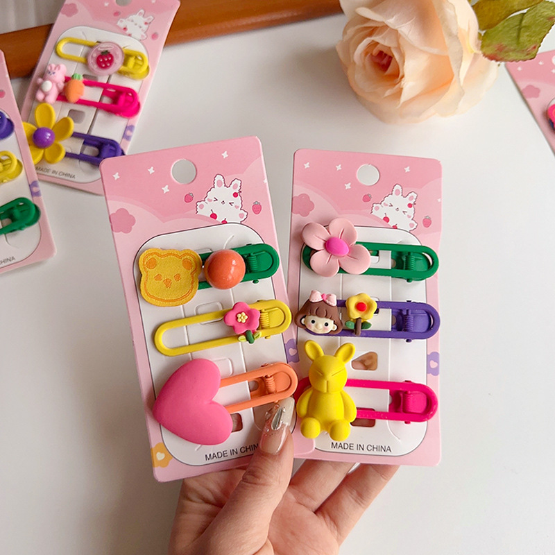 New children's flower cartoon hair clips, baby fringe clips, edge clips, cute back head hair accessories and headwear Application Scenario