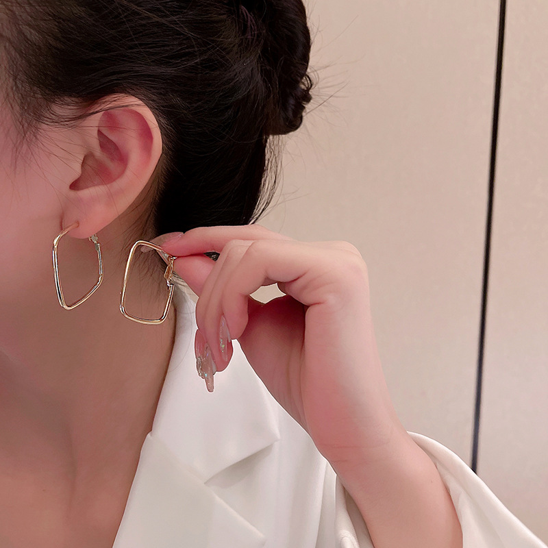 European and American exaggerated geometric plain ring earrings, versatile and elegant simple stud earrings, 925 silver needle best-selling earrings wholesale Specification drawing