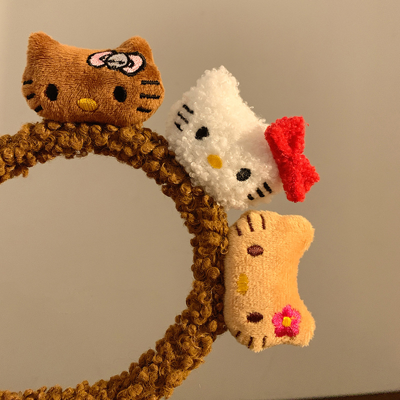 Cute HelloKitty plush hair band, special makeup hair clip and headwear for women to apply facial masks and wash their faces in summer Application Scenario