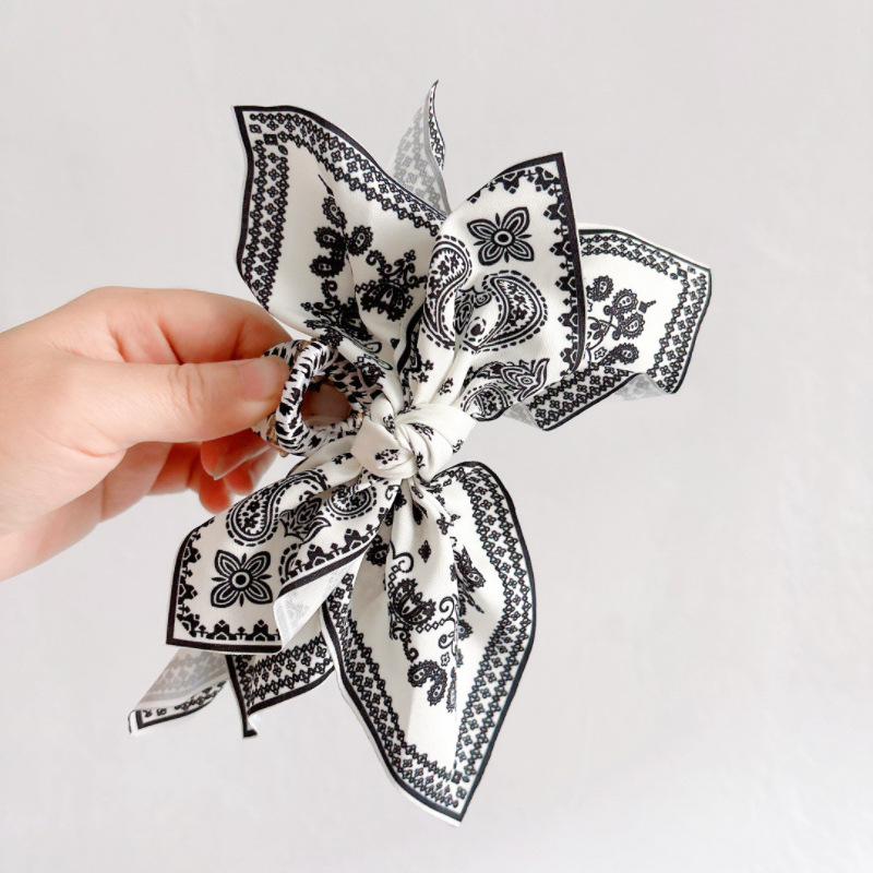 French AB style high-end cashew flower hairpin, female letter heart, back of the head bun, thick hair, shark hairpin full figure