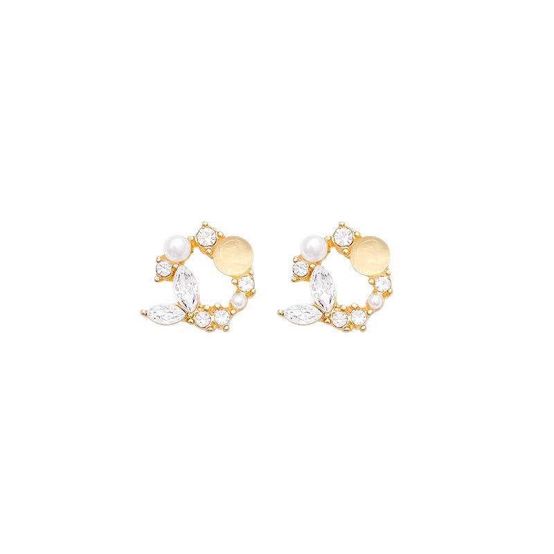 Korean-style hollowed-out round flower pearl earrings are versatile and high-end for women. Exquisite zircon stud earrings are unique and popular earrings Item Picture