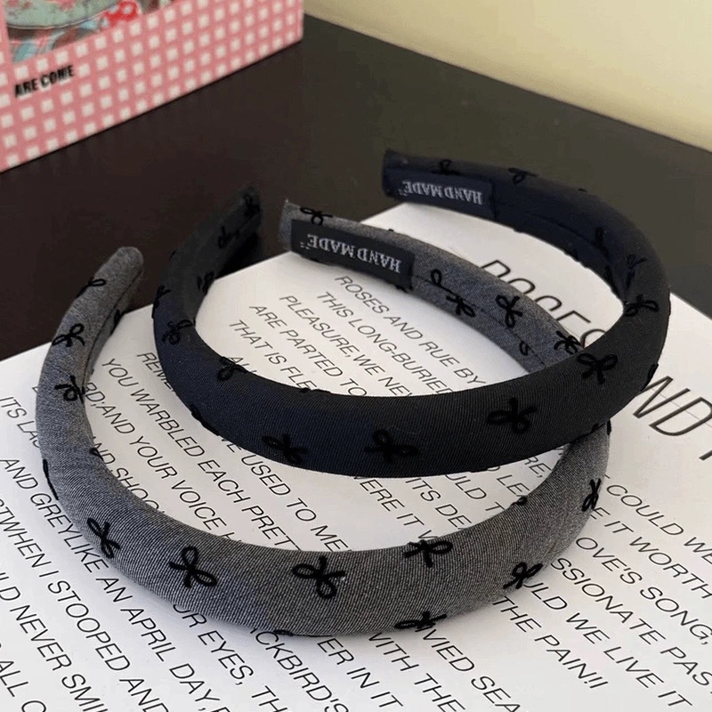 French bow denim style pleated fabric high-end hair band, retro and fashionable high top pressure hair band and hair accessory Application Scenario