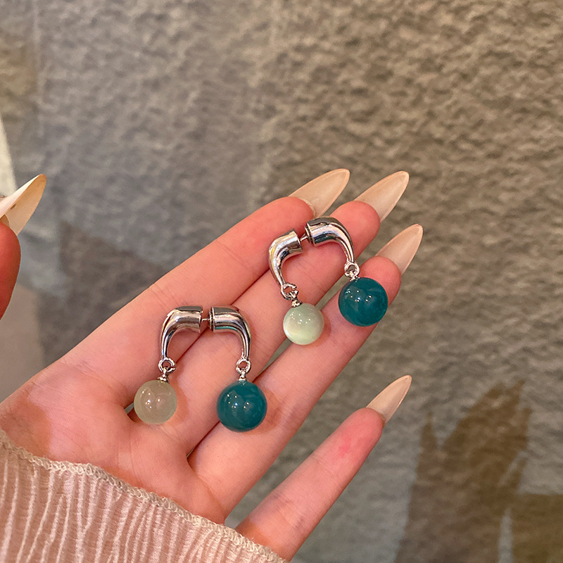 Summer design sense, clear and transparent seawater pearl cross earrings, the new summer earrings of 2025, a popular accessory trend Specification drawing
