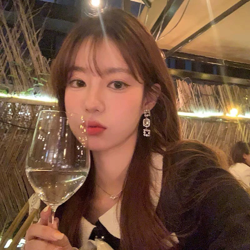 Square water diamond tassel earrings for a chaebol heiress, unique and niche 2025 long earrings, elegant and high-end stud earrings details Picture