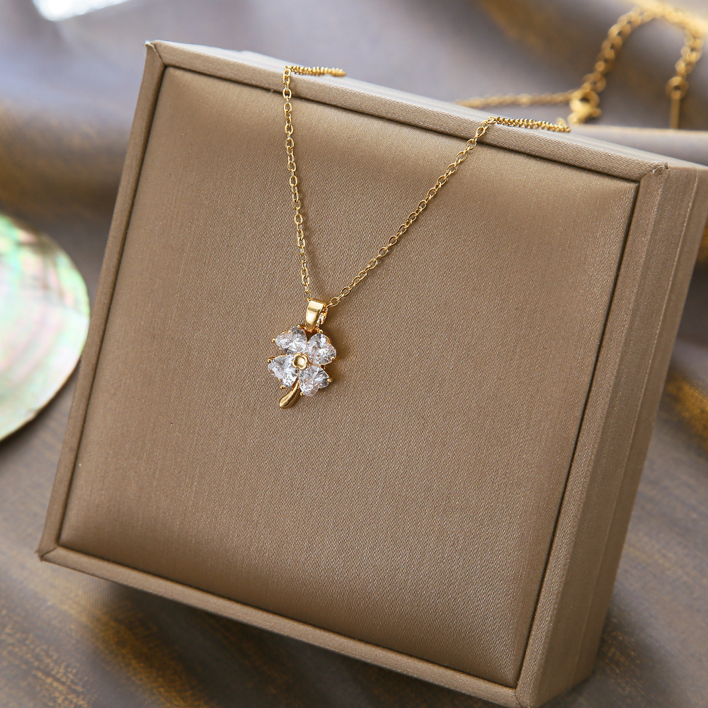 Ins-style personalized same micro-inlaid crystal zircon four-leaf clover titanium steel necklace, simple and niche female Internet celebrity collarbone chain details Picture