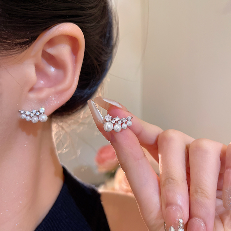 Super sparkle, niche zircon wings, diamond-encrusted pearl stud earrings, women's light luxury, niche design, unique temperament, high-end sense of earrings details Picture