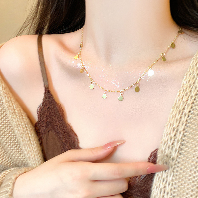Retro-style metallic sequined necklace for women, light luxury, niche design, unique personality, layered collarbone chain accessory full figure