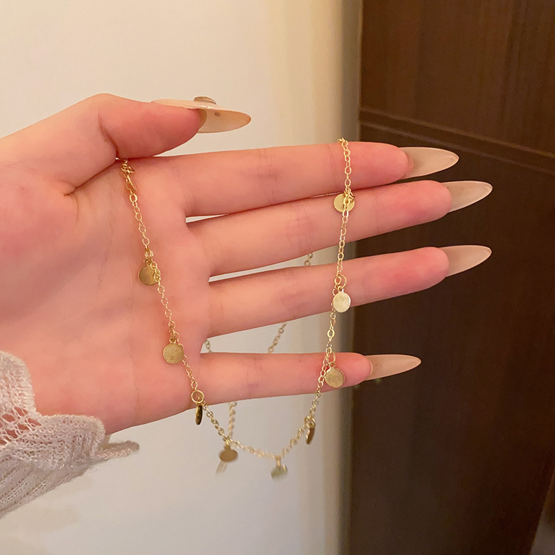 Retro-style metallic sequined necklace for women, light luxury, niche design, unique personality, layered collarbone chain accessory details Picture