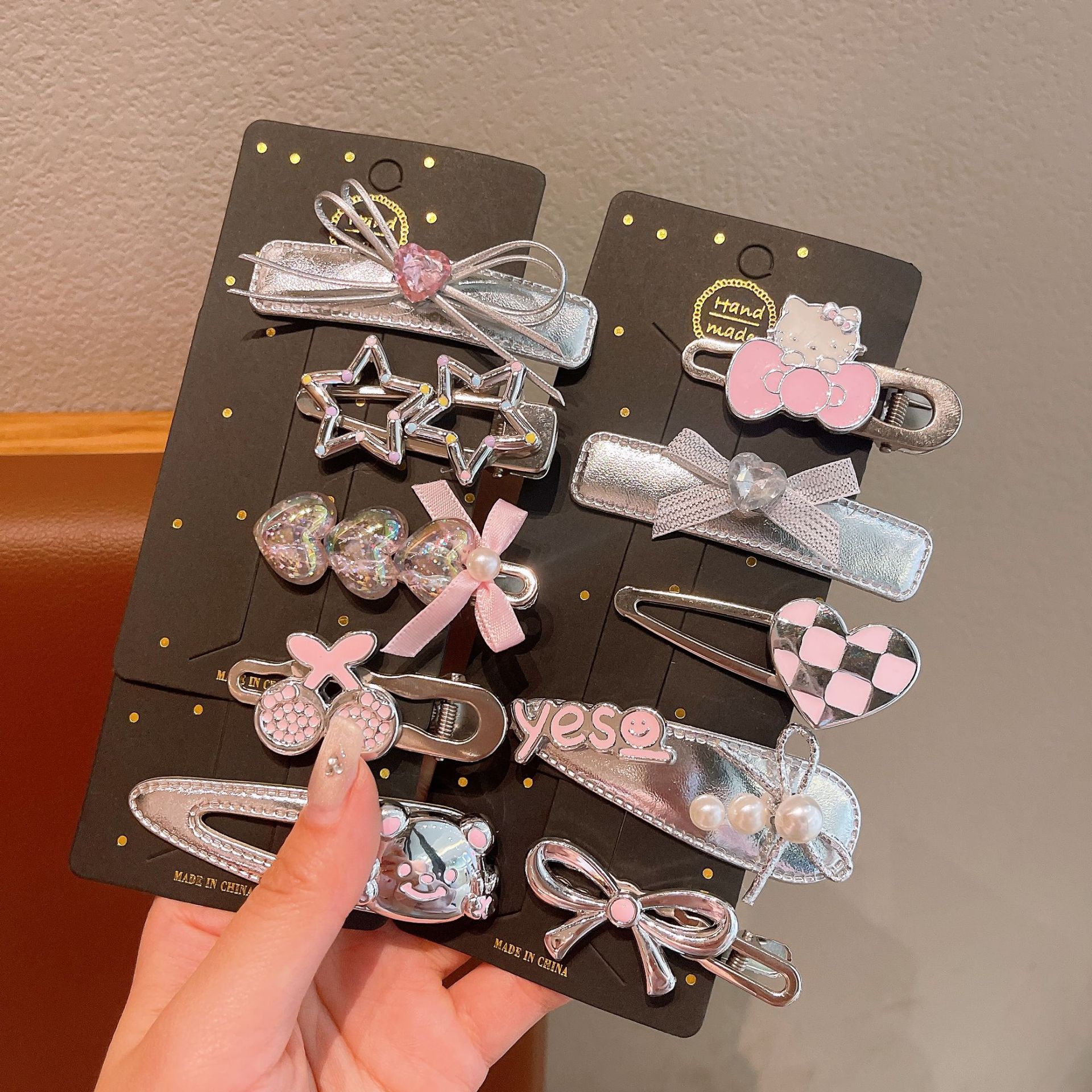 Cute dopamine hair clips, ins bangs clips, candy-colored star clips, duckbill clips, straight clips, hair accessories, head accessories Application Scenario