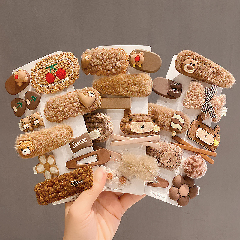 The new popular female side plush hair clip headpiece, cute bangs, Japanese-style side clip hair accessory details Picture