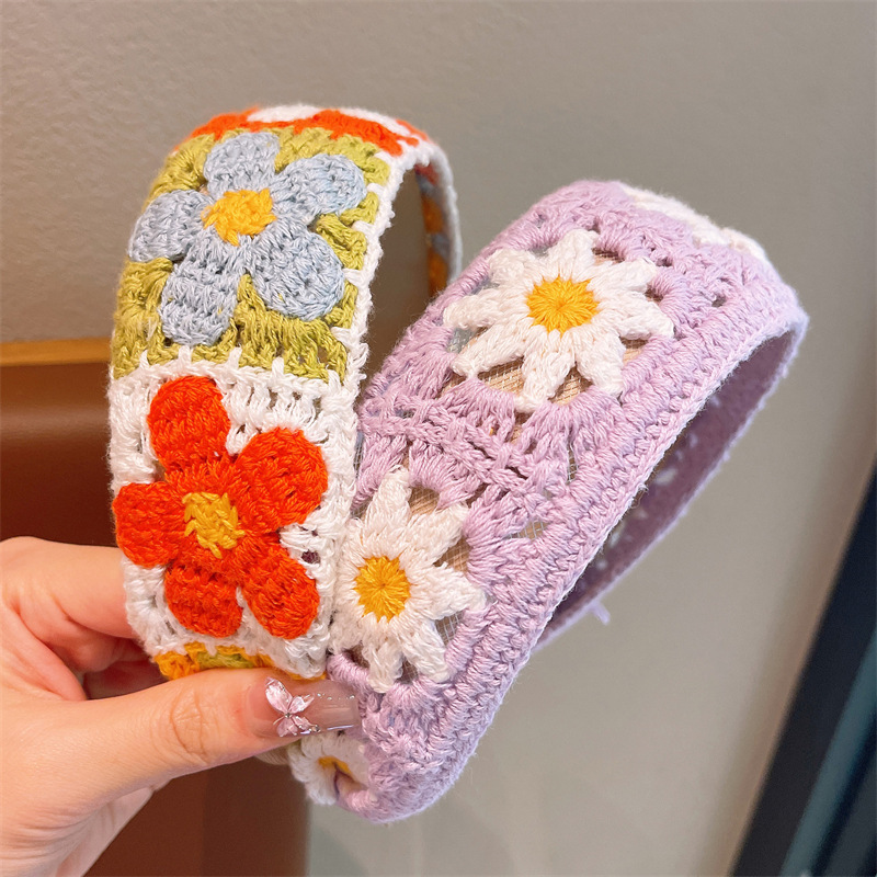 Children's knitted embroidered woolen flower hair band, a perfect tool for girls to tidy up broken hair, girls' wide edge headband, bangs hair clip Application Scenario