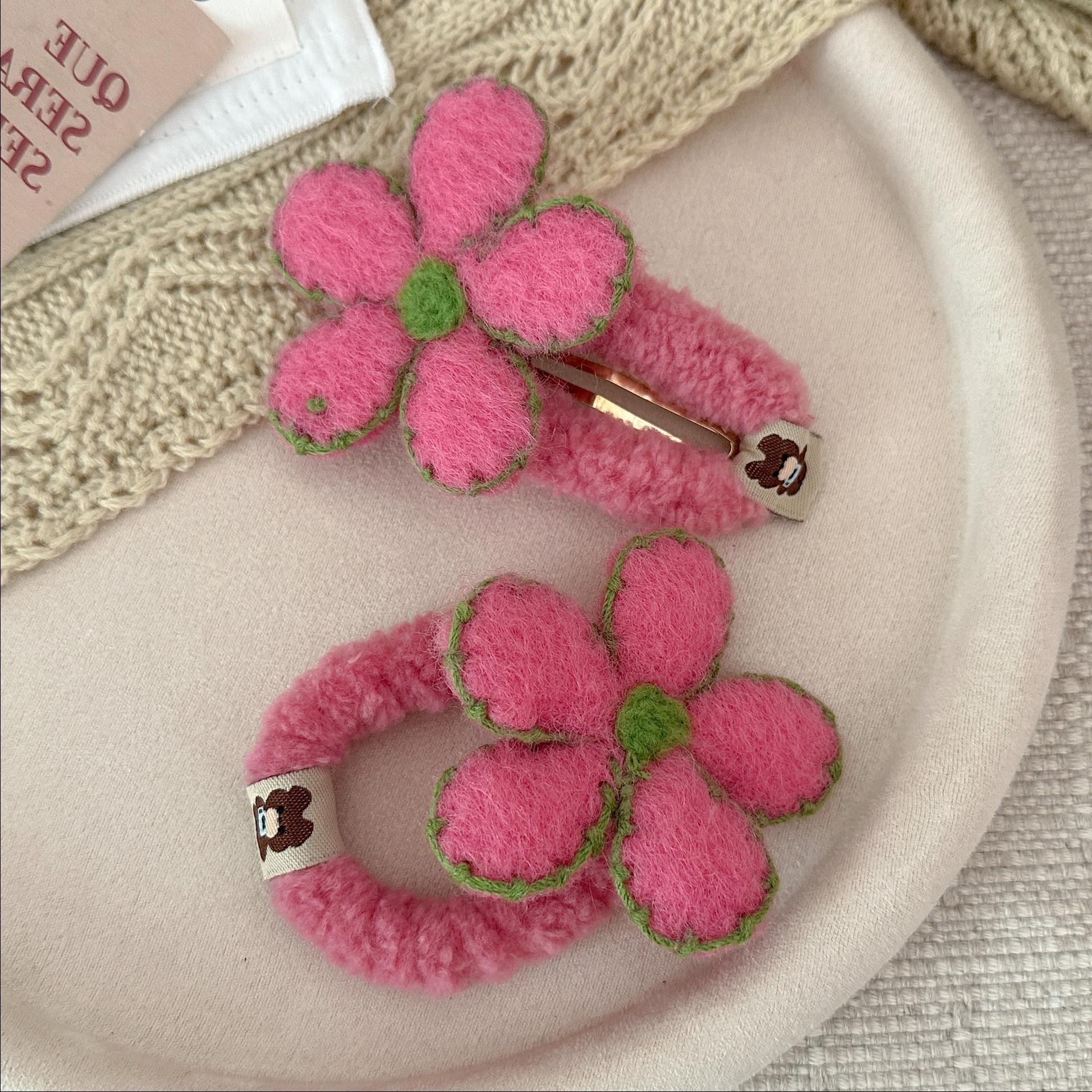 Strawberry pink series ~ Sweet and cute wool felt flower hair tie, autumn and winter plush bangs with pom-pom small flower hair tie details Picture