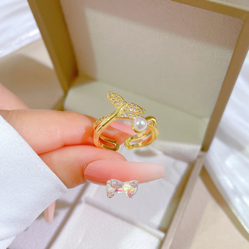 【 Real gold electroplating 】 Open fishtail pearl fashionable slightly inlaid light luxury ring index finger ring, the same style as Internet celebrities, cold style details Picture