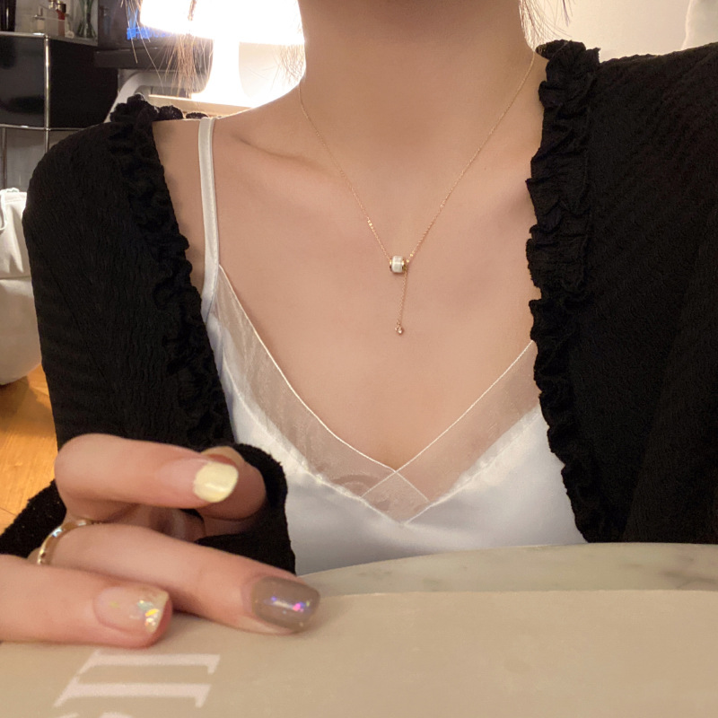 Korean-style "Little Waist" titanium steel necklace with a high-end female feel, cat's eye stone pendant, simple and niche design sense, light luxury collarbone chain details Picture
