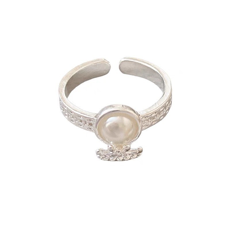 In 2024, the new style of the index and middle fingers features a unique and trendy Japanese and Korean style. The adjustable finger is simple and mixed with a plain silver ring for women Item Picture