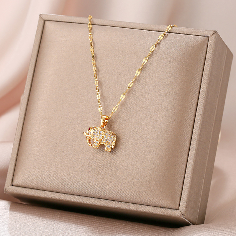 18k gold crystal luxury copper-plated small elephant titanium steel necklace, female Instagram design elephant pendant, Internet celebrity collarbone Application Scenario