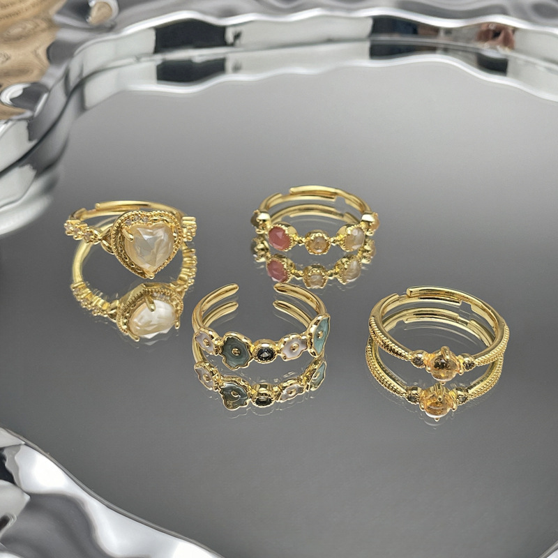 A simple and elegant index finger ring with a touch of high-end style and a heart lace lace opening, a retro layering ring for women Application Scenario