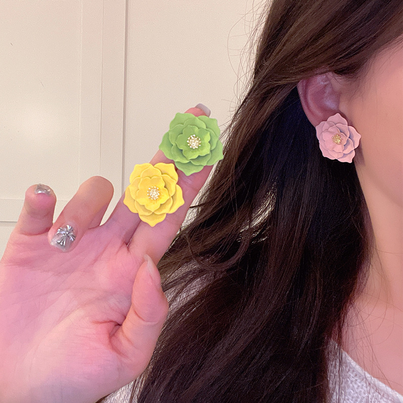 Elegant three-dimensional colorful flower earrings for women, new spring and summer, niche design sense ear studs, sweet floral earrings details Picture