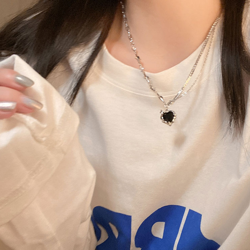 Sweet, cool, versatile and elegant, heart-shaped tassel zircon necklace, a niche design for women with a sense of high-end, double-layer cross collarbone chain Specification drawing