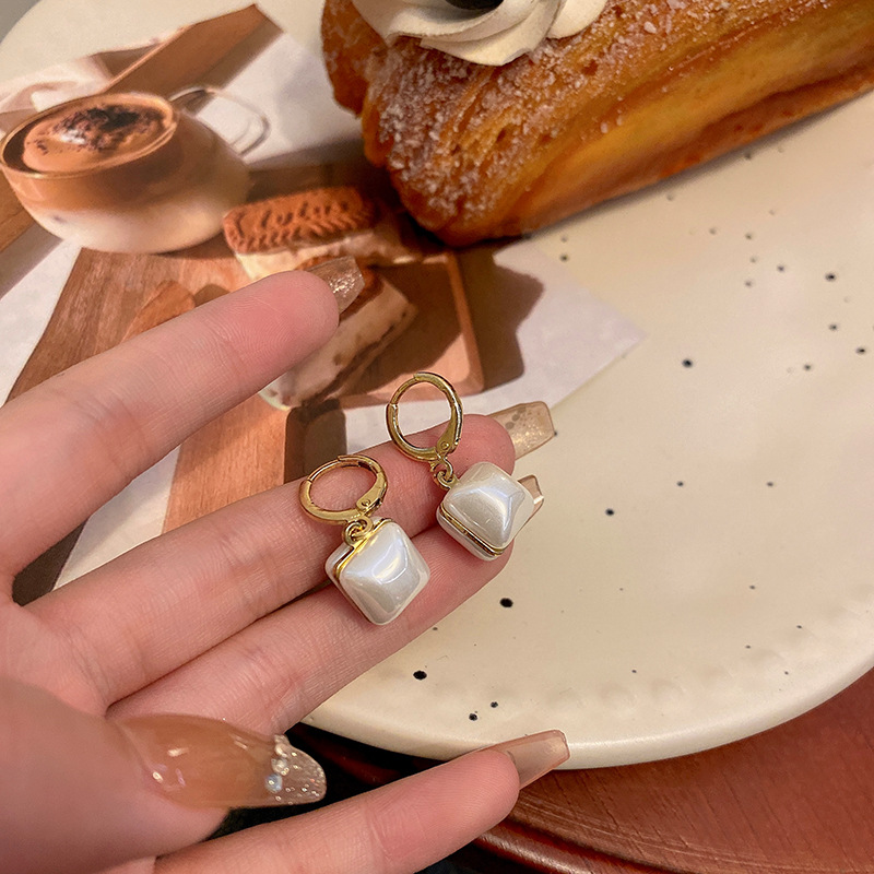 S925 Silver Needle Korean square mother-of-pearl earring women's niche design sense, simple and versatile, retro earrings wholesale full figure