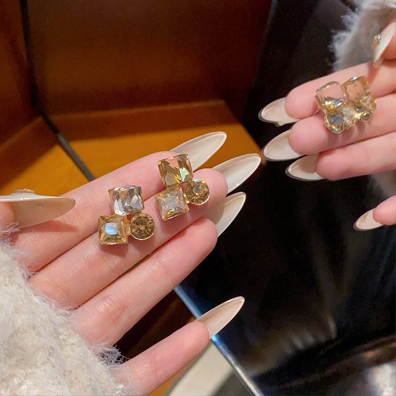 Gradient sugar stud earrings for women's autumn and winter, with a light luxury and high-end feel, unique Maillard S925 silver needle earrings wholesale Specification drawing
