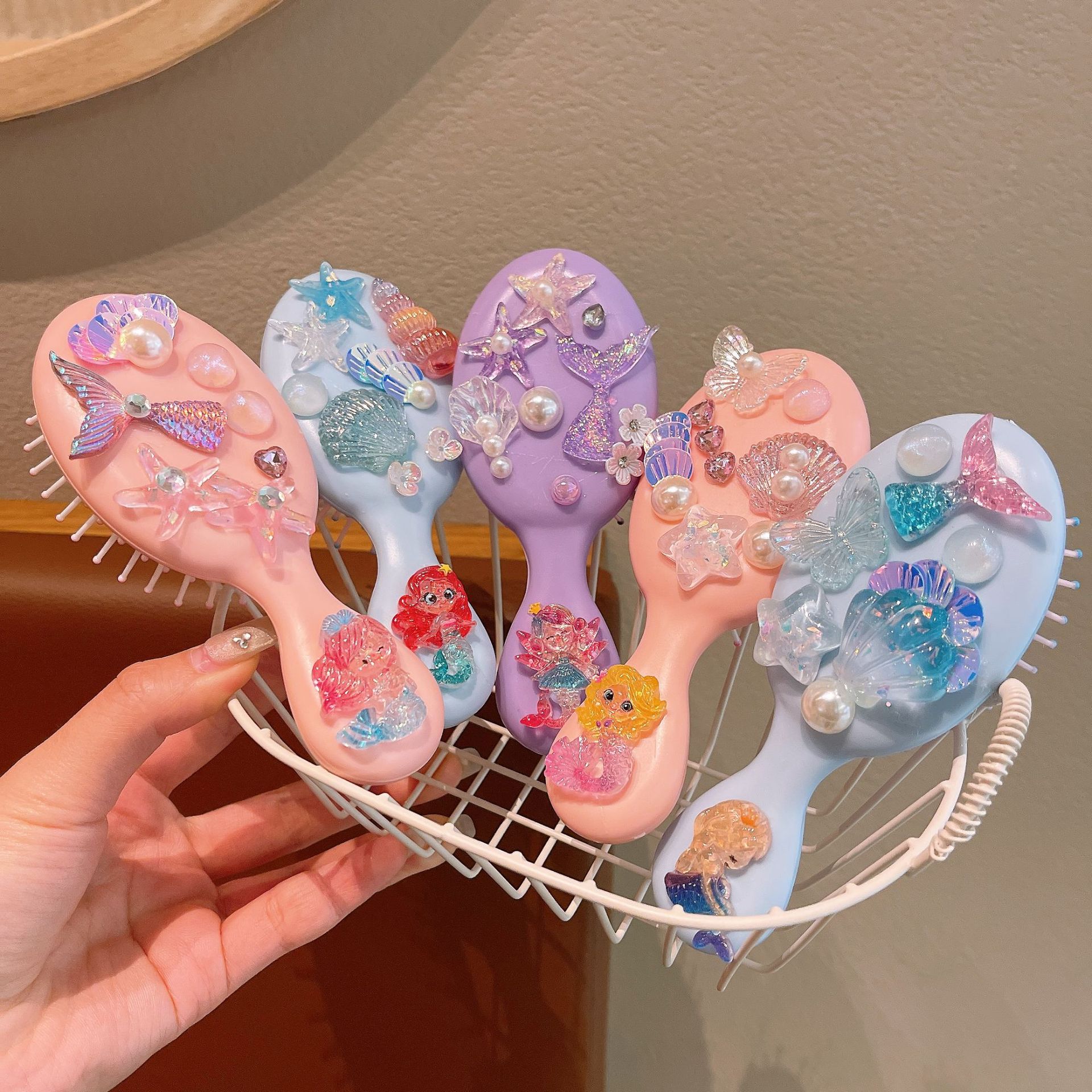 Cartoon airbag comb, cute mermaid princess comb, little girl combing hair without damaging hair, children's air cushion comb, massage comb full figure