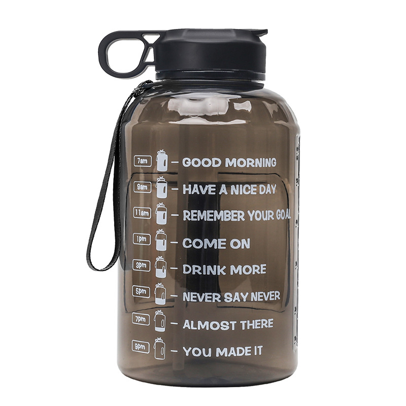 Amazon's new half-gallon 2.2L fitness water bottle, plastic large water bucket and space cup are in stock and available for one-piece shipping Application Scenario