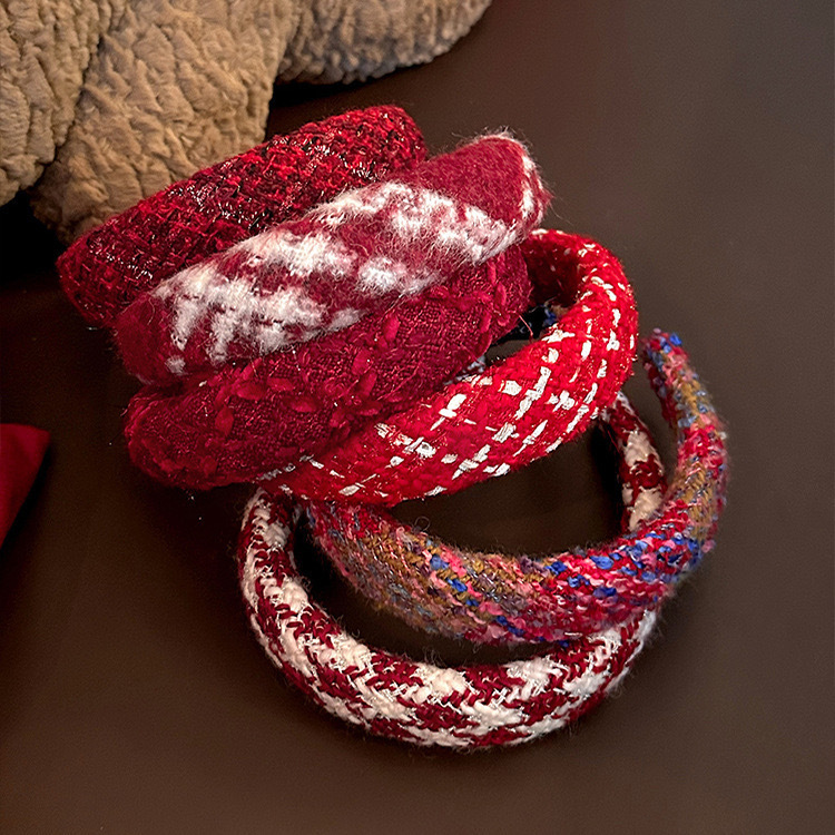 The New Year's festive red headband for women 2024 New autumn and winter, high top hair clip headwear Application Scenario