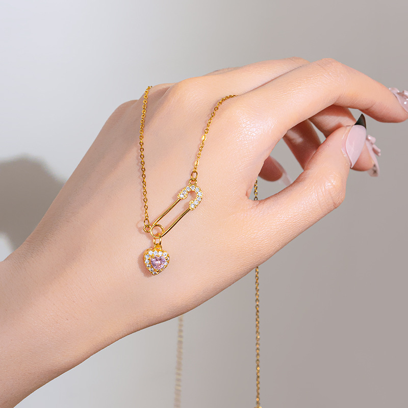 Korean version niche design sense pin heart pendant titanium steel necklace for women, simple and elegant light luxury style collarbone chain wholesale Specification drawing