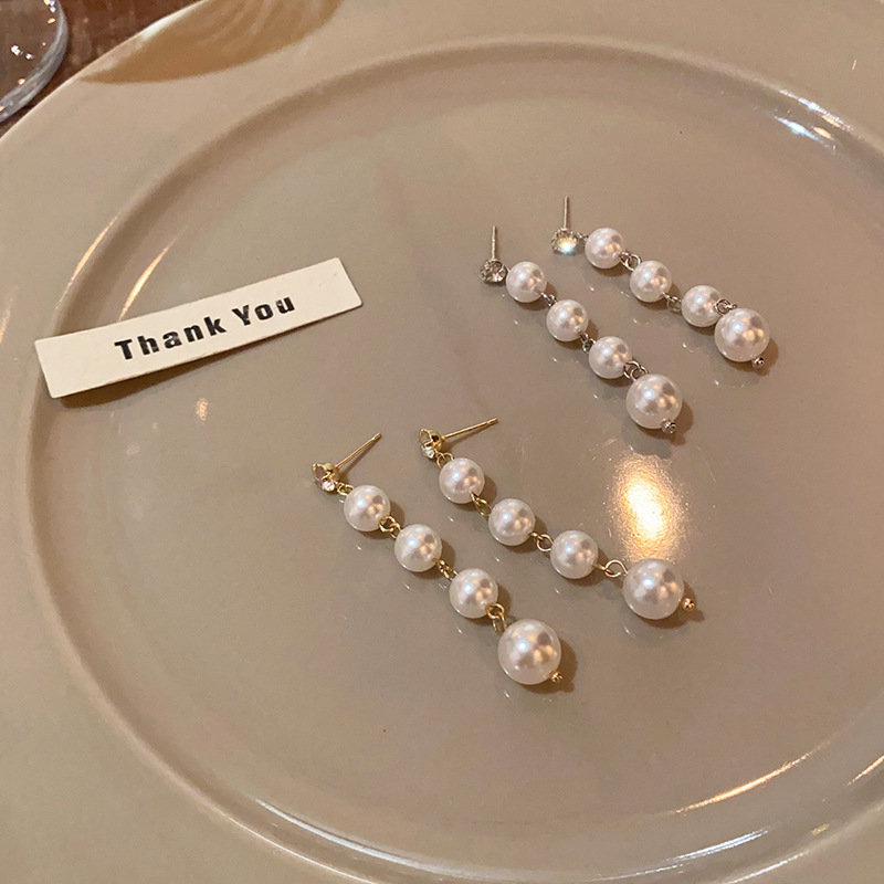 Long pearl stud earrings, exaggerated tassel earrings with a European and American style, exude a light luxury and high-end charm, and are popular earrings on the Internet Application Scenario