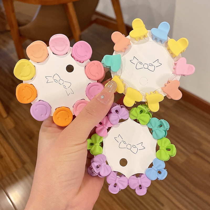 Candy-colored children's grab clips, small mini hair clips, popular girl bangs, broken hair clips, hair accessories, baby hair clips, headwear Application Scenario