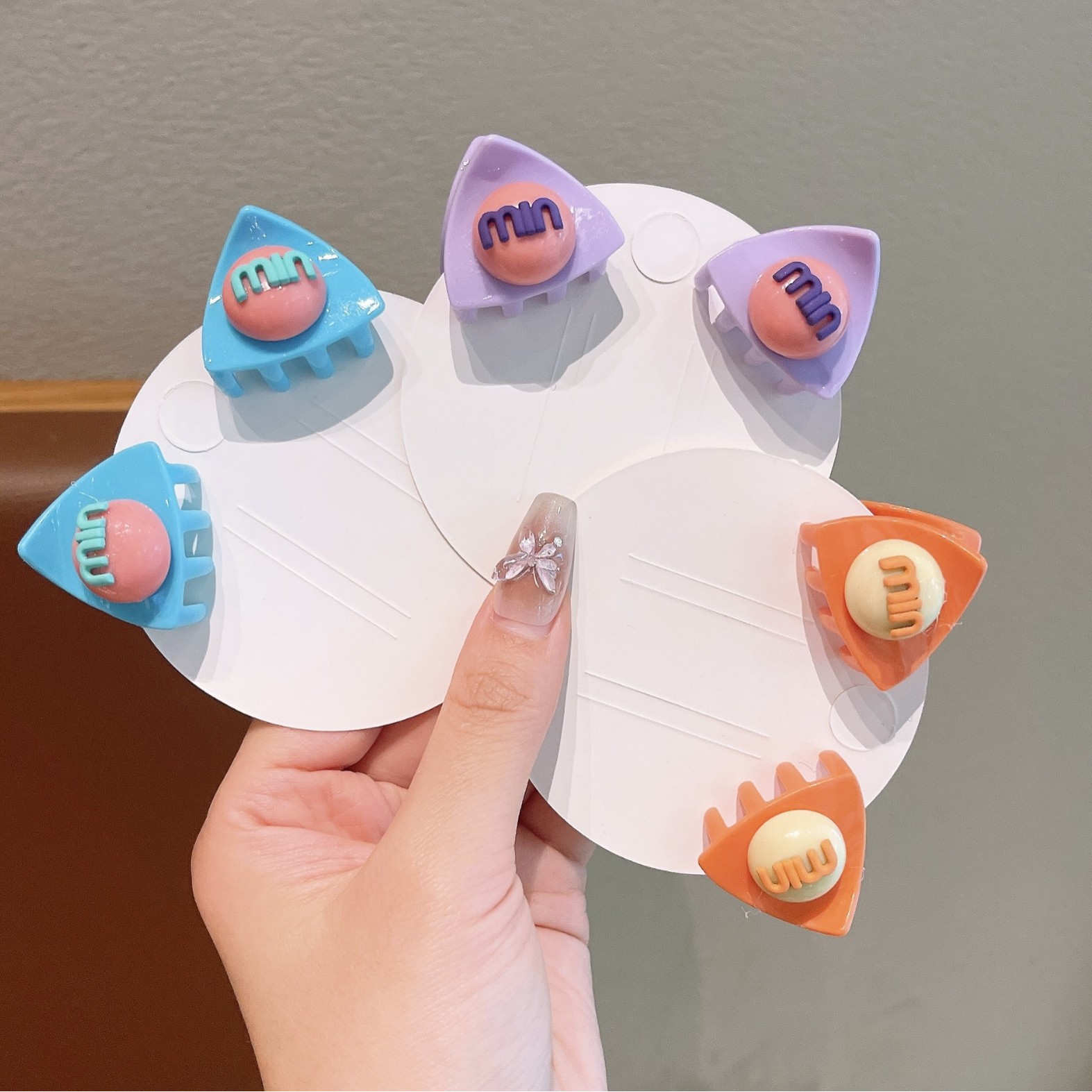 Children's hairpin grab clip, small size for girls, 2025 new style side clip, bangs clip, cute forehead hairpin for little girls Application Scenario