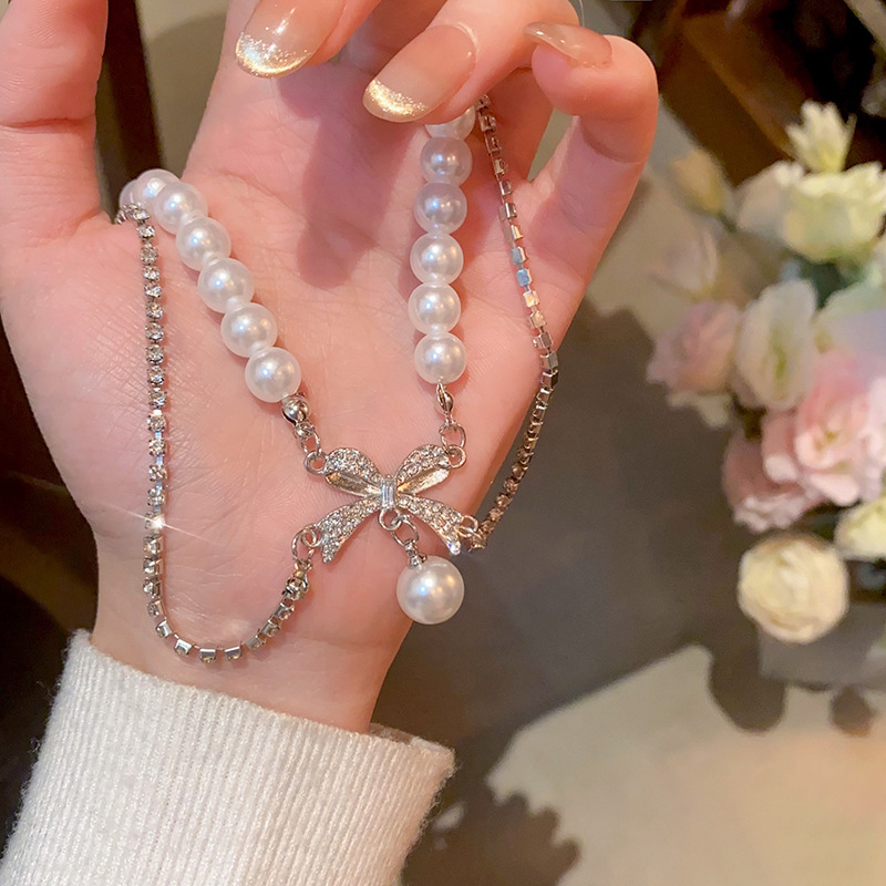 Double-layer bow pearl necklace for women, light luxury, niche, elegant and noble, collarbone chain, bridal dress necklace accessory details Picture