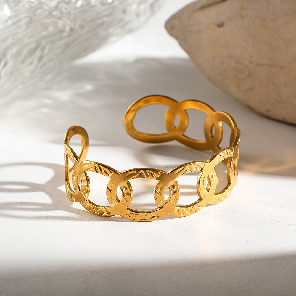 New cross-border exaggerated chain-shaped bracelets from Europe and America, electroplated with gold, with no color fading and a high-end feel, are available for wholesale from the manufacturer Specification drawing